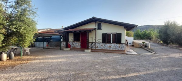 casa indipendente in vendita a Sonnino in zona Capocroce