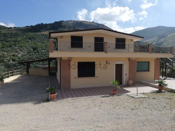 casa indipendente in vendita a Sonnino