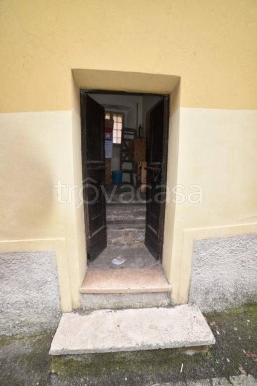 locale di sgombero in vendita a Sonnino