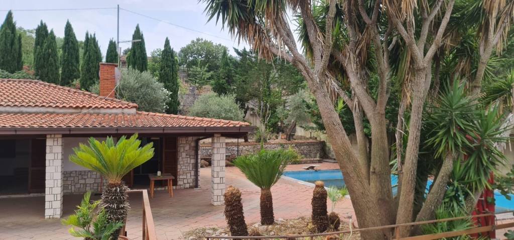 casa indipendente in vendita a Sonnino