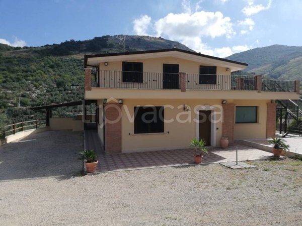 casa indipendente in vendita a Sonnino in zona Fienili
