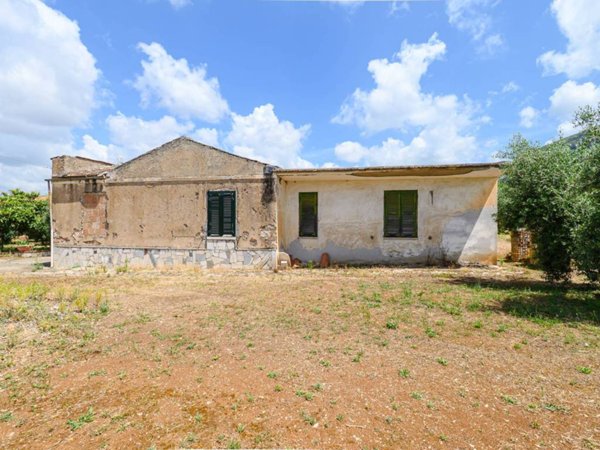 intera palazzina in vendita a Sonnino in zona Fienili