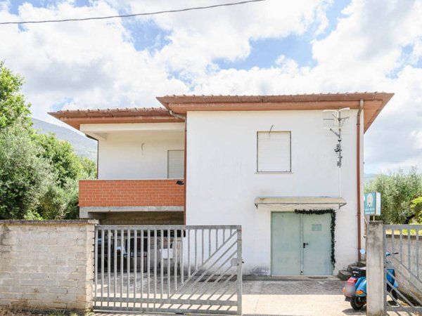 intera palazzina in vendita a Sonnino in zona Fienili