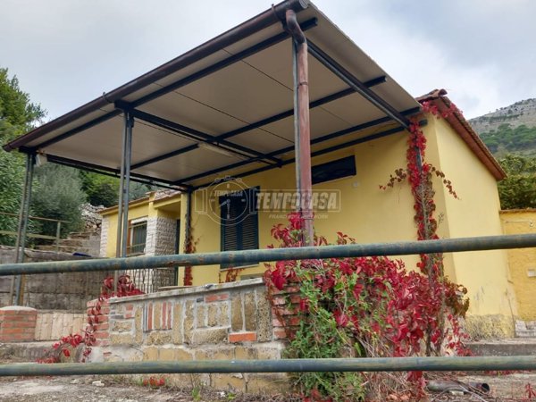 casa indipendente in vendita a Sonnino in zona La Sassa
