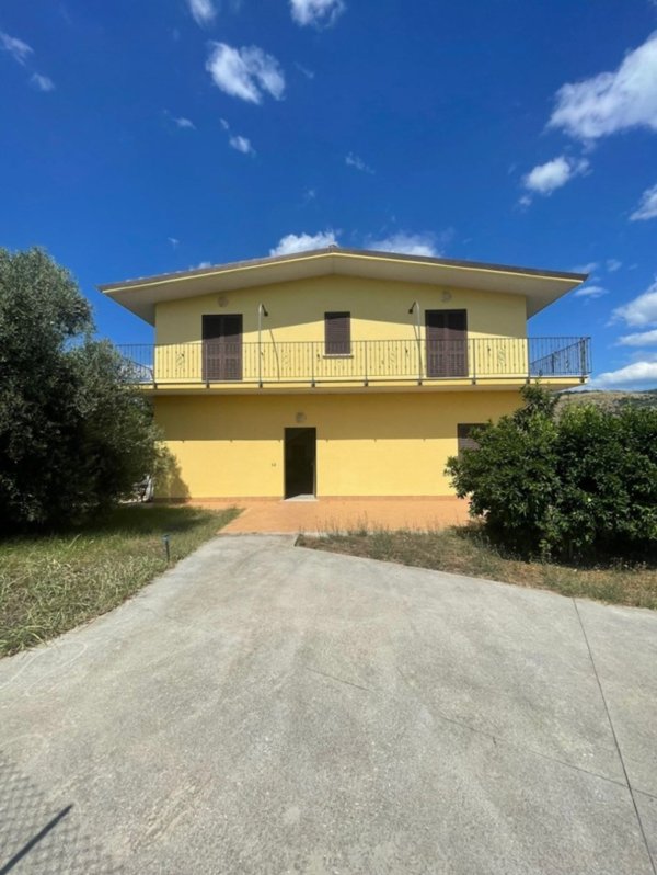 casa indipendente in vendita a Sonnino in zona Capocroce