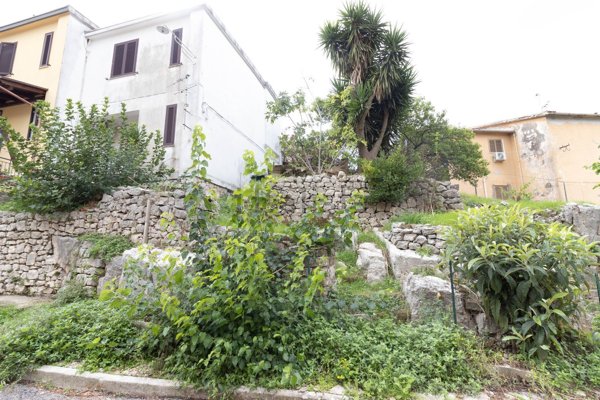 casa indipendente in vendita a Sonnino in zona Sonnino Scalo