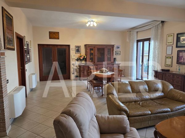 casa indipendente in vendita a Sonnino in zona Sonnino Scalo