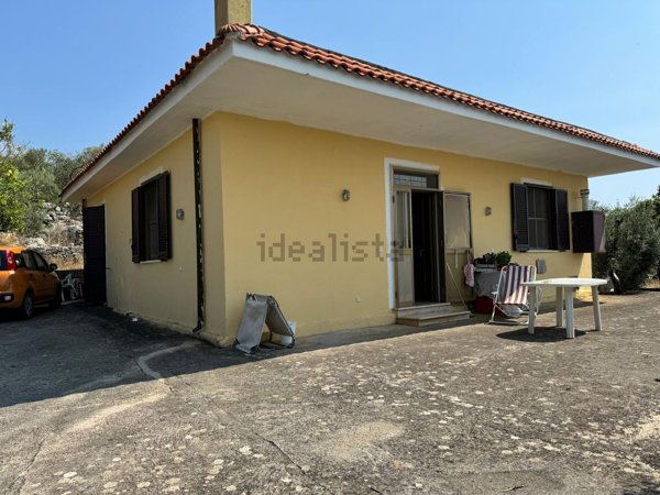 casa indipendente in vendita a Sonnino in zona Fienili