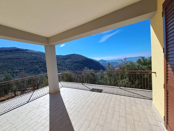 casa indipendente in vendita a Sonnino in zona Fienili