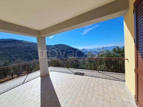 casa indipendente in vendita a Sonnino in zona Fienili