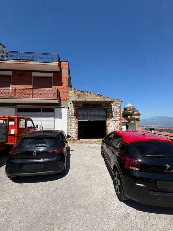 locale di sgombero in vendita a Sonnino in zona Sonnino Scalo