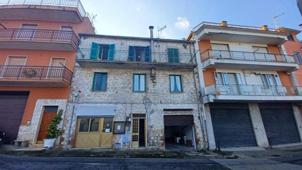 intera palazzina in vendita a Sonnino in zona Sonnino Scalo