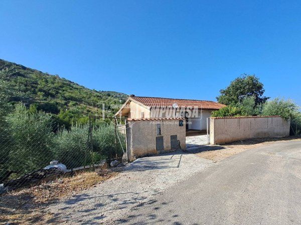 casa indipendente in vendita a Sonnino in zona Fienili