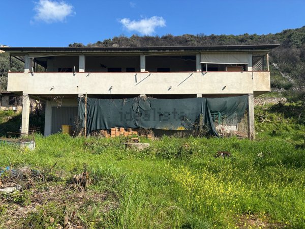 casa indipendente in vendita a Sonnino in zona Fienili