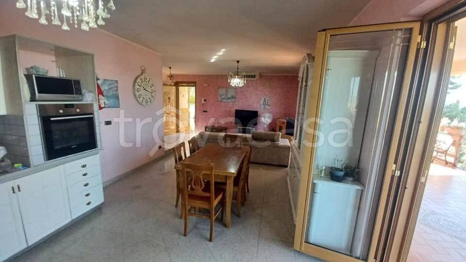 casa indipendente in vendita a Sonnino in zona Fienili