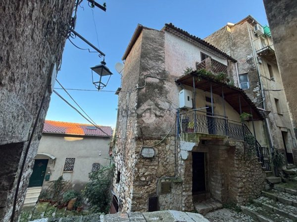 appartamento in vendita a Sonnino in zona Sonnino Scalo