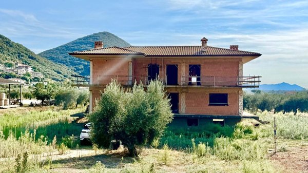 casa indipendente in vendita a Sonnino in zona Frasso