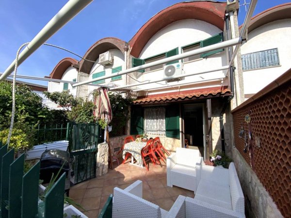casa indipendente in vendita a Sperlonga