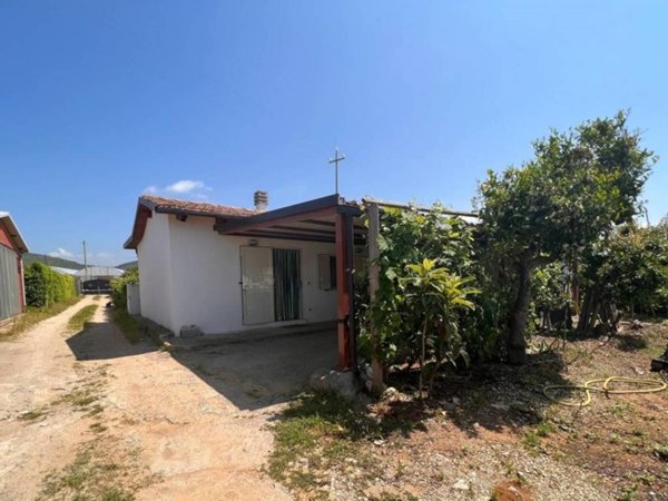 casa indipendente in vendita a Sperlonga