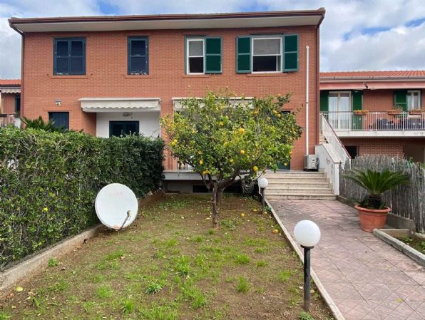 casa indipendente in vendita a Sperlonga