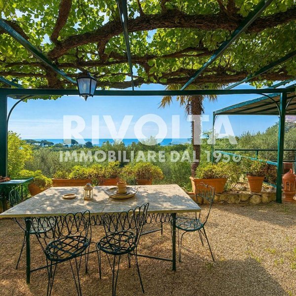 casa indipendente in vendita a Sperlonga