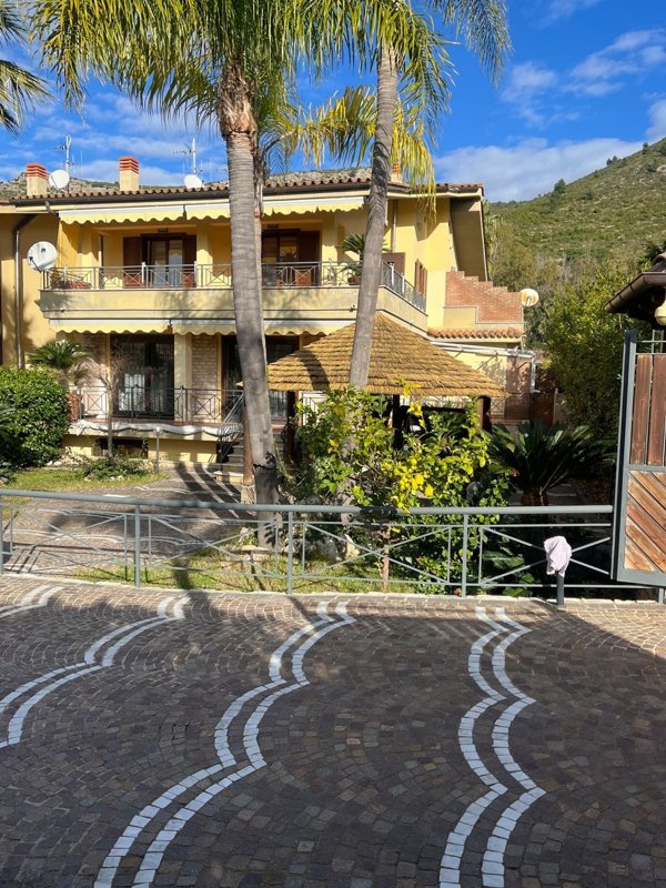 casa indipendente in vendita a Sperlonga