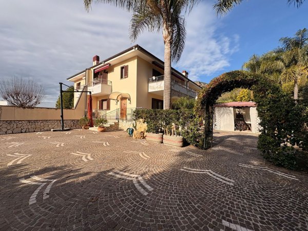 casa indipendente in vendita a Sperlonga