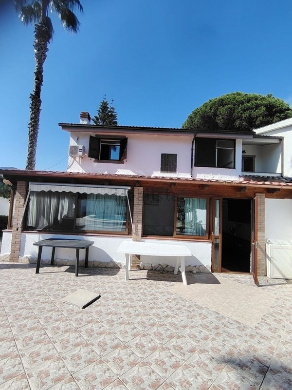 casa indipendente in vendita a Sperlonga