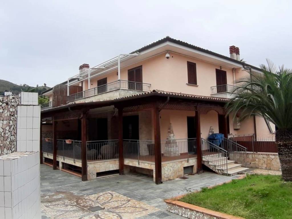 casa indipendente in vendita a Sperlonga in zona Fontana della Camera
