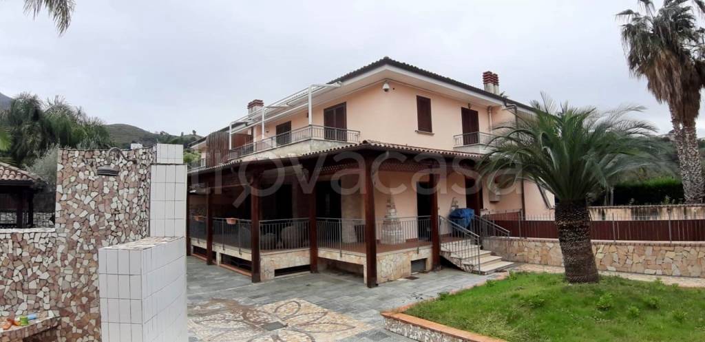villa in vendita a Sperlonga in zona Fontana della Camera