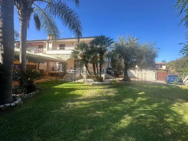 casa indipendente in vendita a Sperlonga in zona Fontana della Camera