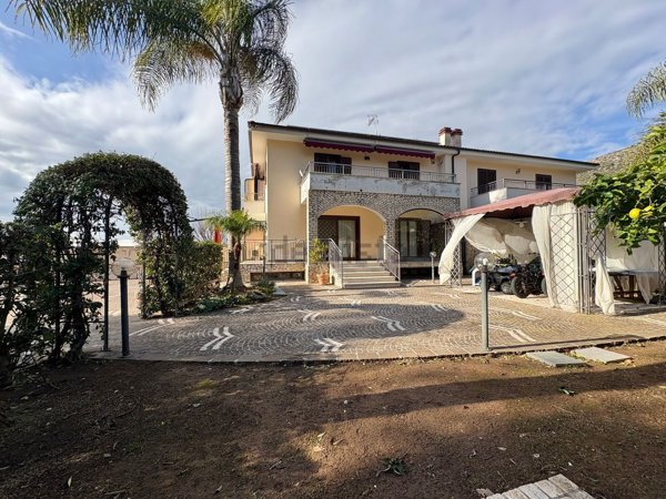 casa indipendente in vendita a Sperlonga in zona Fontana della Camera