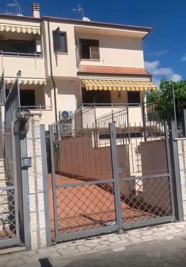 casa indipendente in vendita a Sperlonga in zona Fontana della Camera