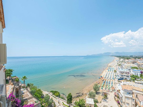 appartamento in vendita a Sperlonga in zona Fontana della Camera