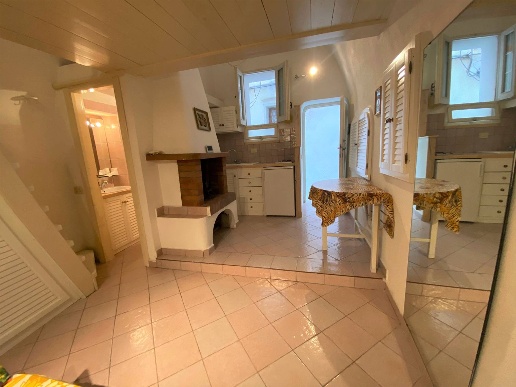 appartamento in vendita a Sperlonga in zona Fontana della Camera