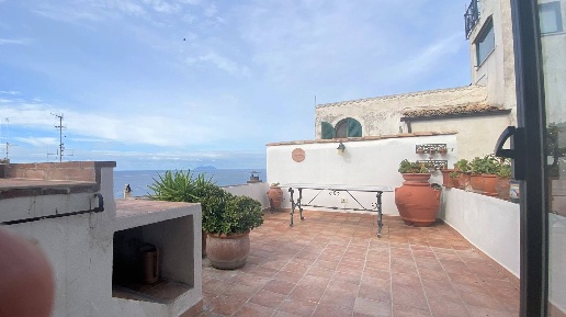 appartamento in vendita a Sperlonga in zona Fontana della Camera