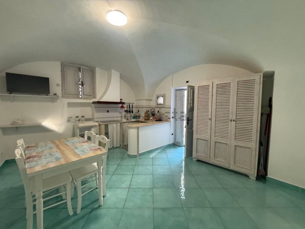 appartamento in vendita a Sperlonga in zona Fontana della Camera