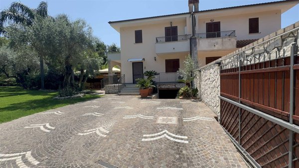 casa indipendente in vendita a Sperlonga in zona Fontana della Camera