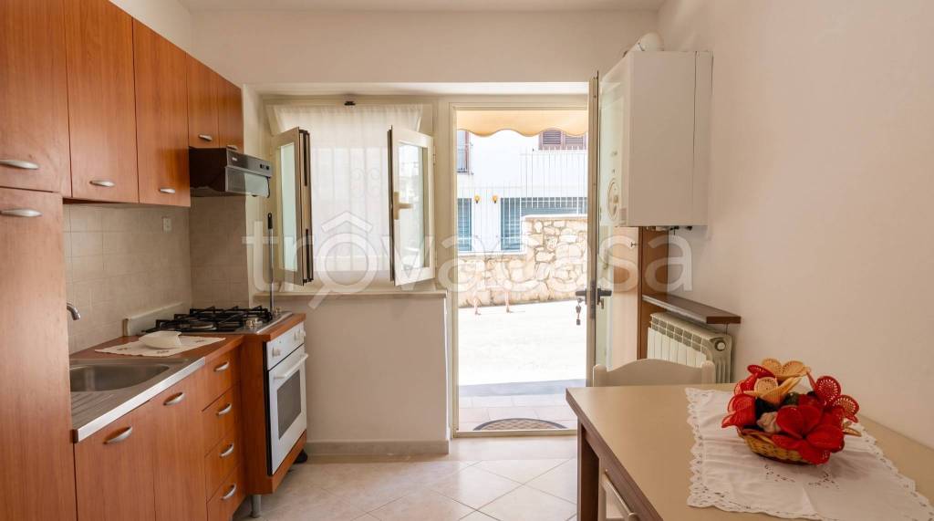 appartamento in vendita a Sperlonga in zona Fontana della Camera