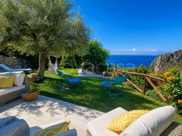 casa indipendente in vendita a Sperlonga