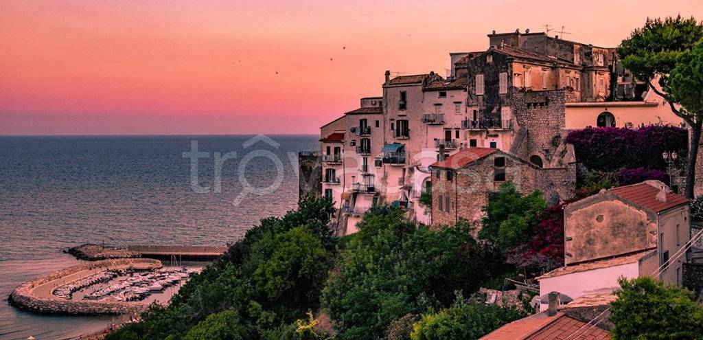 appartamento in vendita a Sperlonga in zona Fontana della Camera