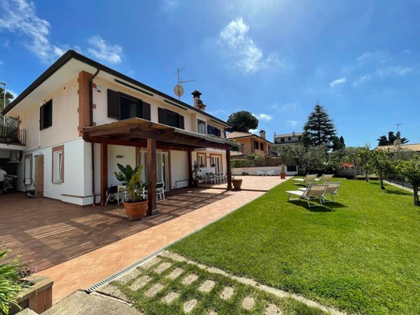 casa indipendente in vendita a Sperlonga in zona Fontana della Camera