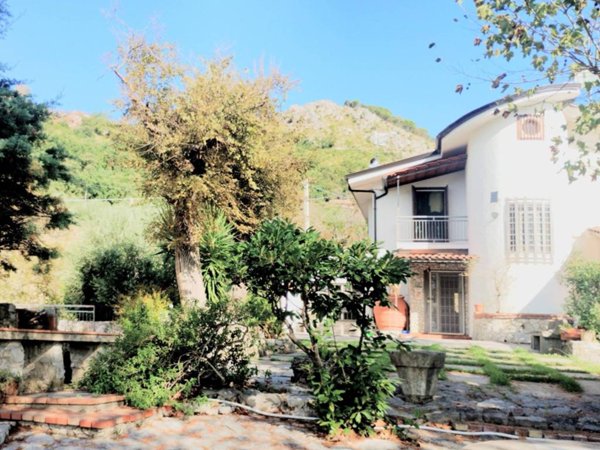 casa indipendente in vendita a Spigno Saturnia