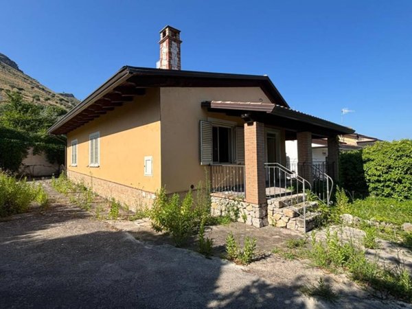 casa indipendente in vendita a Spigno Saturnia in zona Campodivivo