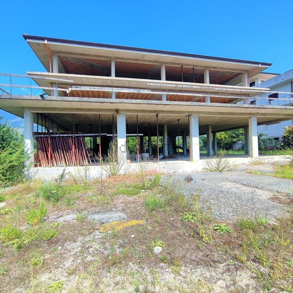 locale commerciale in vendita a Spigno Saturnia