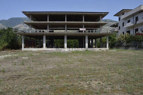 locale commerciale in vendita a Spigno Saturnia