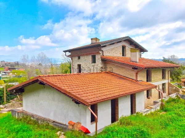 casa indipendente in vendita a Spigno Saturnia in zona Capodacqua