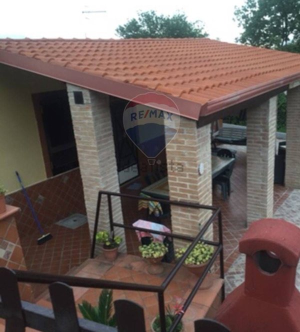 casa indipendente in vendita a Spigno Saturnia in zona Piscinola