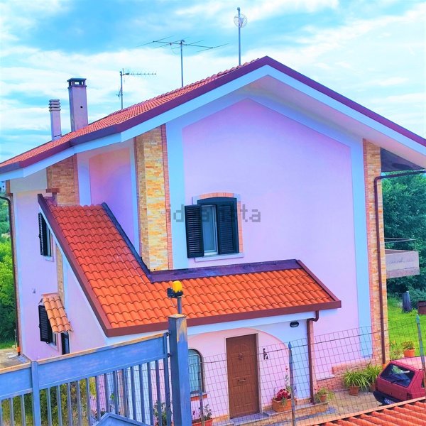 casa indipendente in vendita a Spigno Saturnia in zona Campodivivo