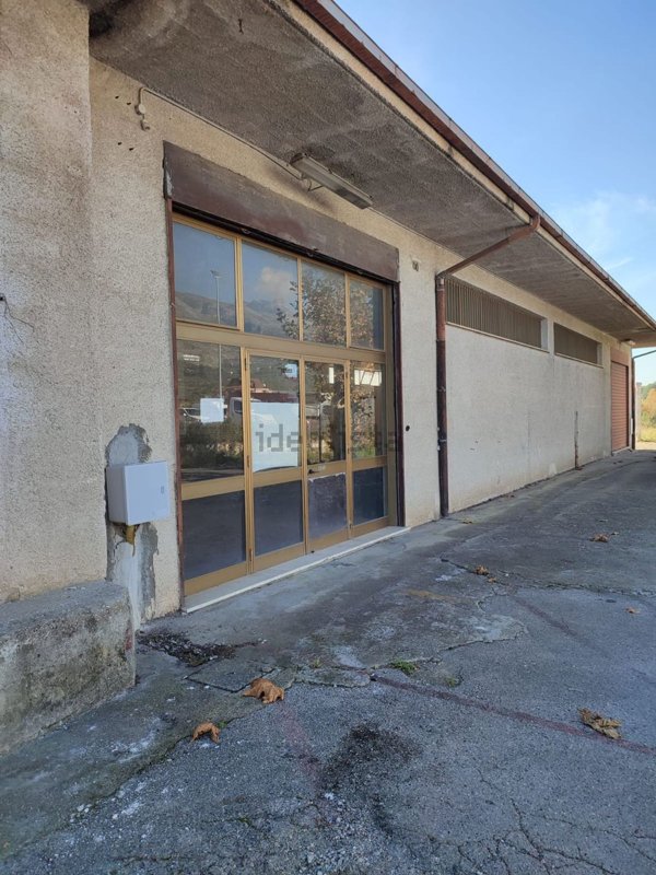 locale commerciale in vendita a Spigno Saturnia